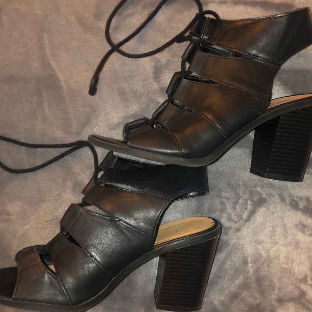 Soda lace up chunky heel sz 8